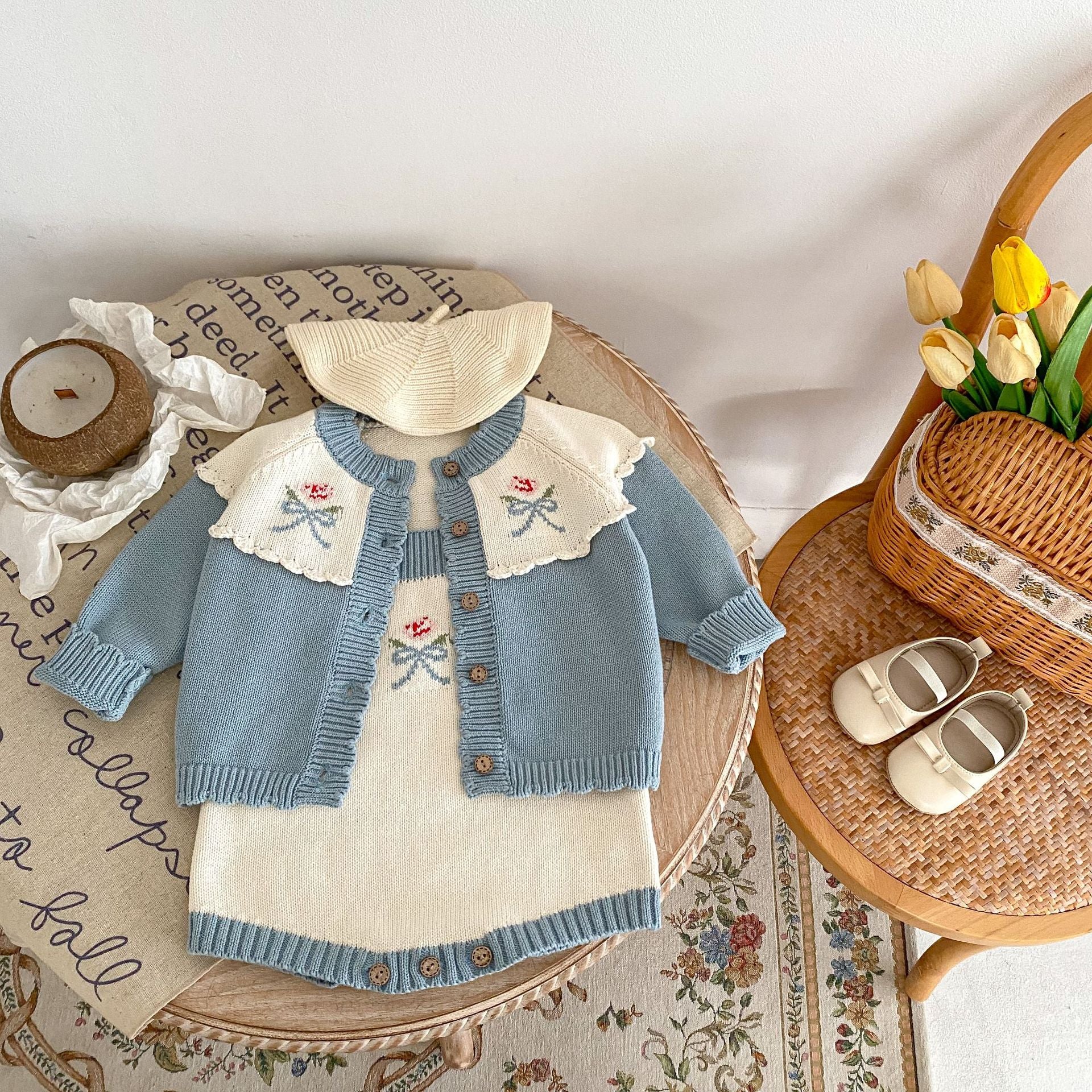 【BABY】フラワー刺繡フリルカーディガン / サロペット CawaKomostore