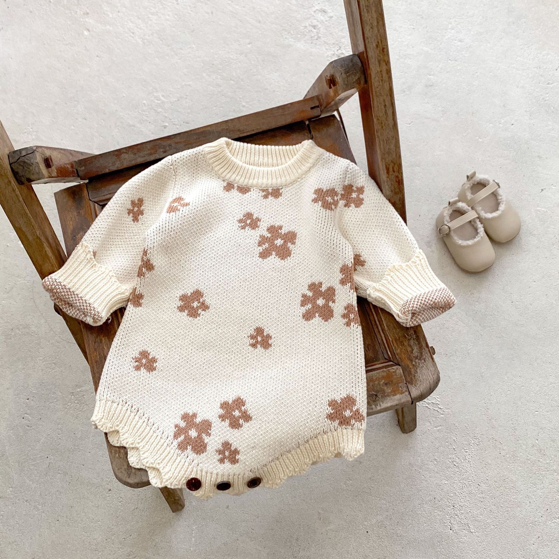 【BABY】フラワーデザインニットロンパース CawaKomostore