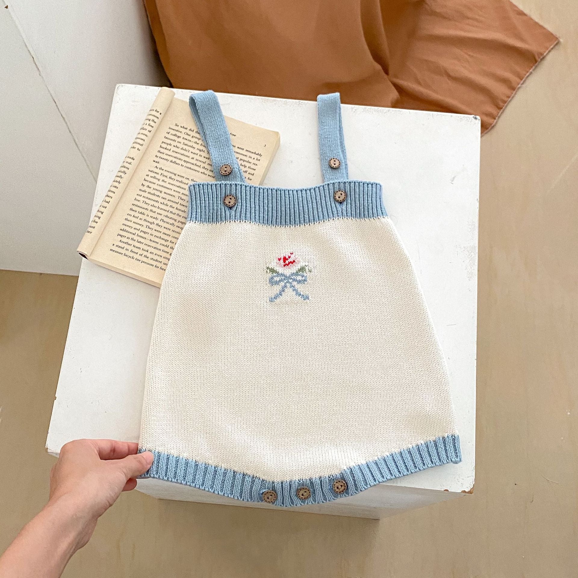 【BABY】フラワー刺繡フリルカーディガン / サロペット CawaKomostore