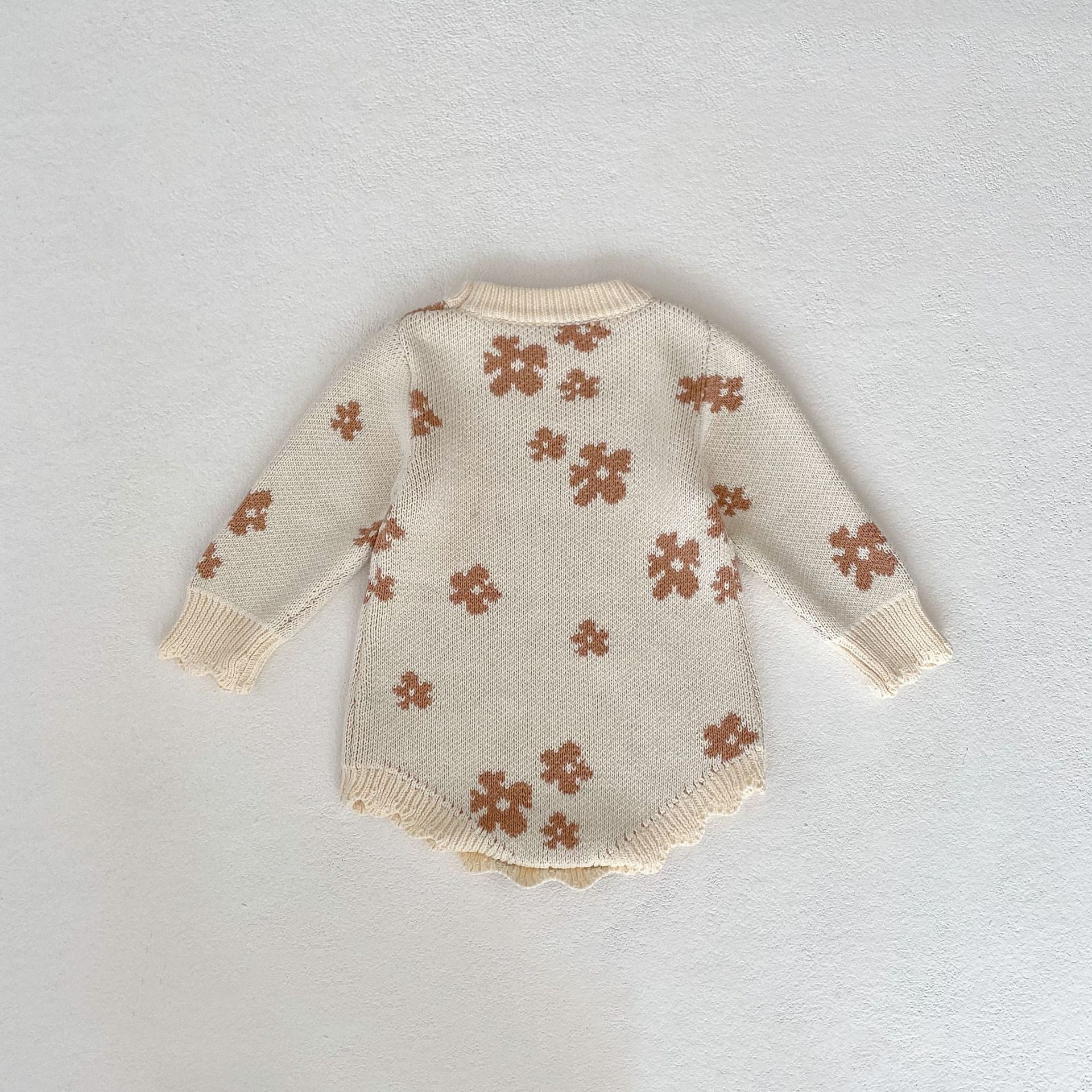 【BABY】フラワーデザインニットロンパース CawaKomostore
