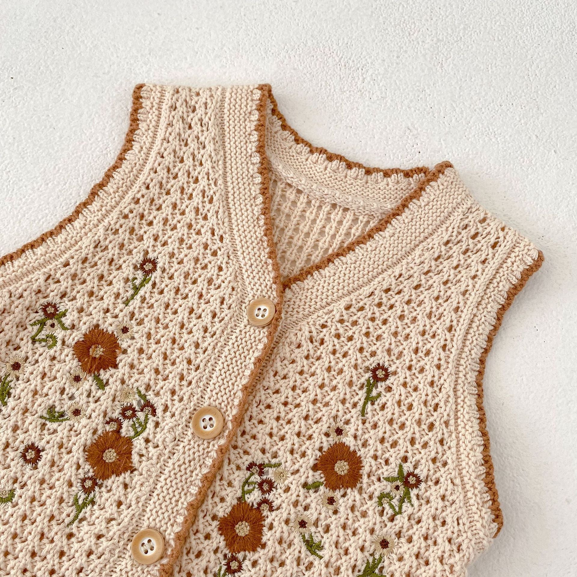 【BABY】透かし刺繡フラワーベスト CawaKomostore