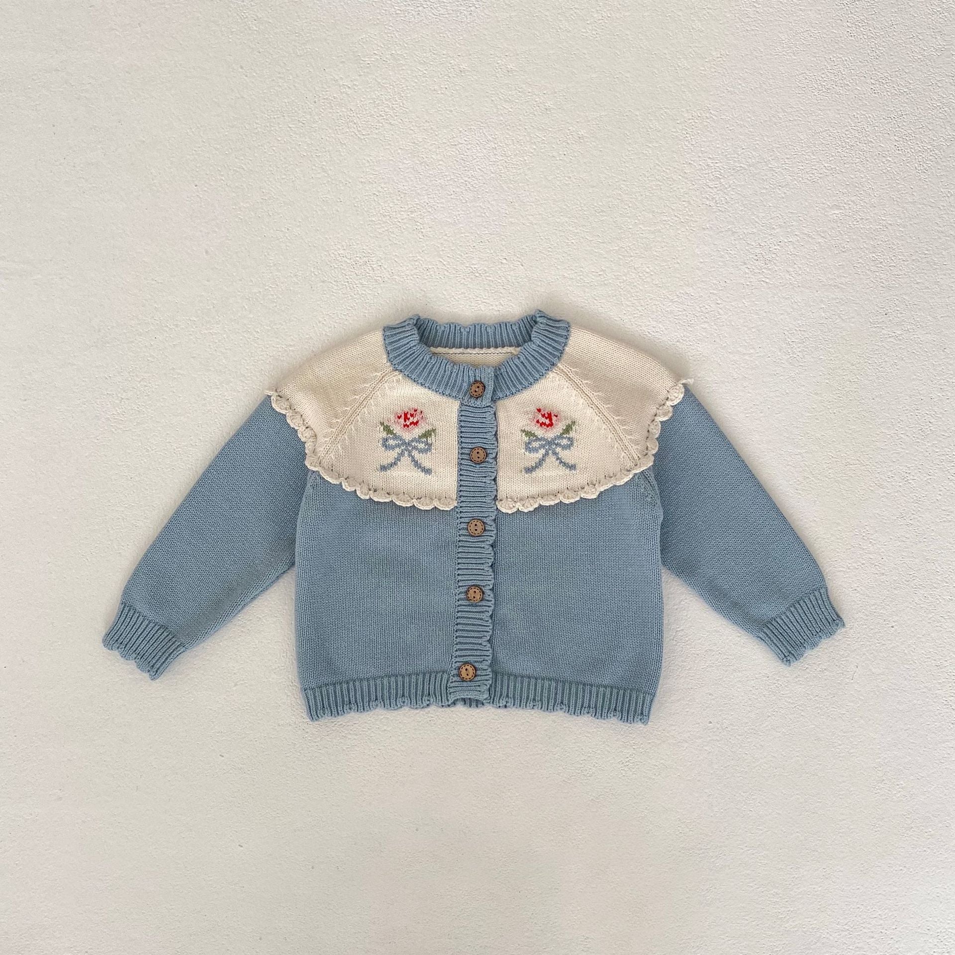 【BABY】フラワー刺繡フリルカーディガン / サロペット CawaKomostore