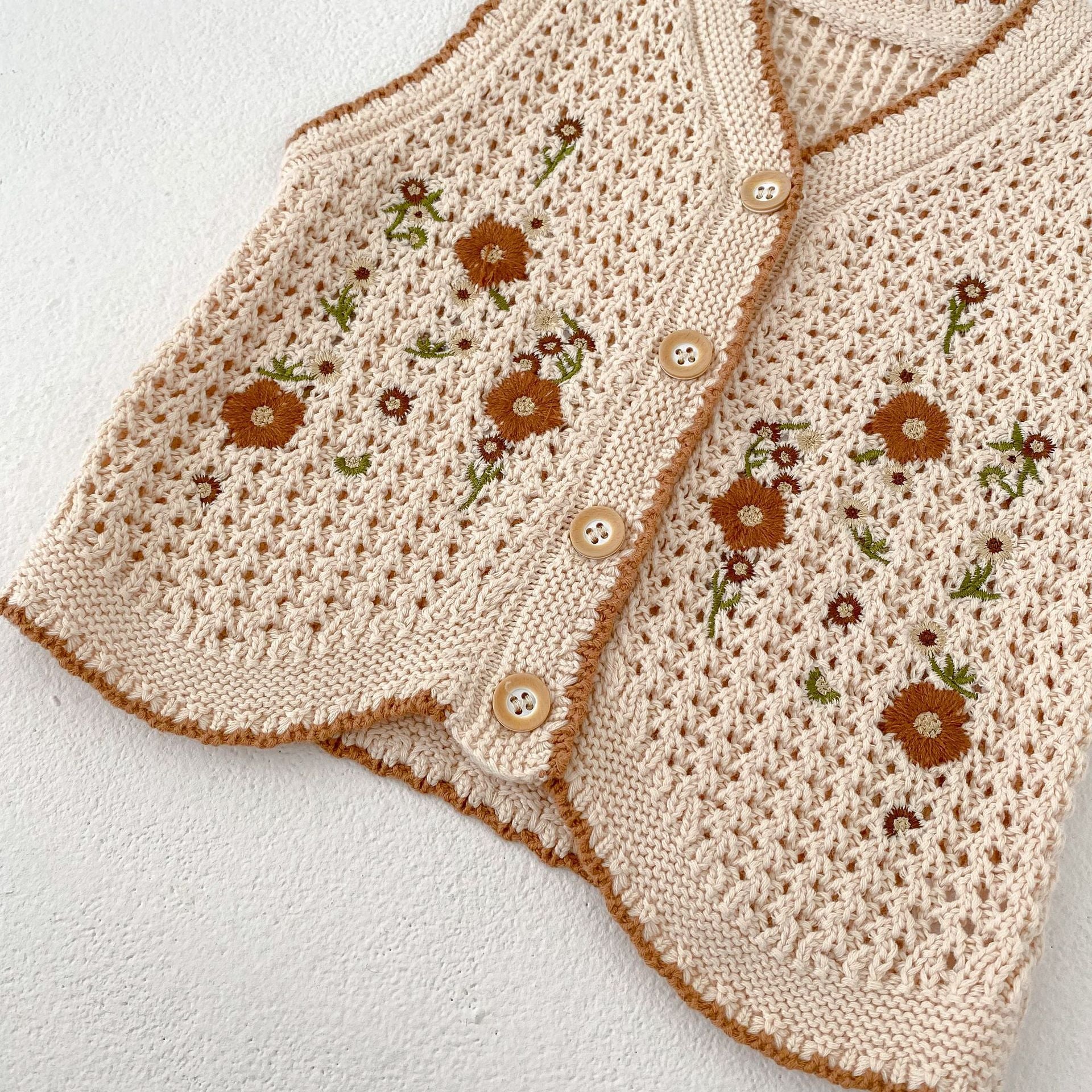 【BABY】透かし刺繡フラワーベスト CawaKomostore
