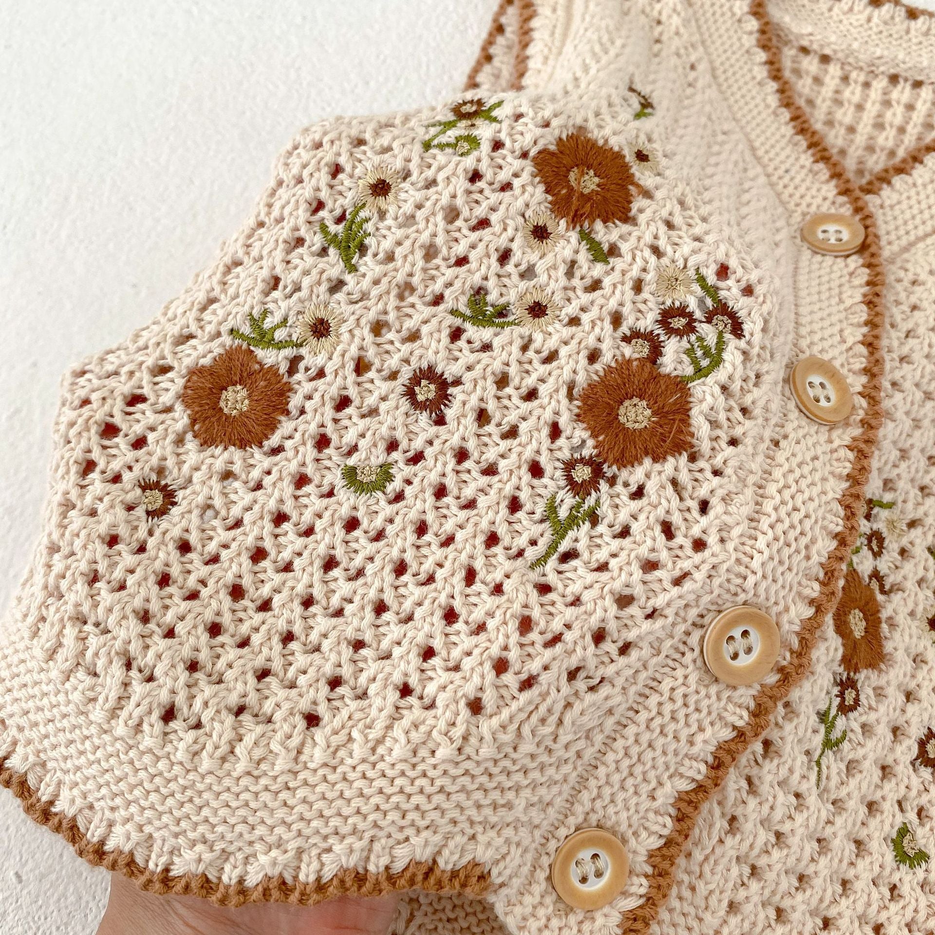 【BABY】透かし刺繡フラワーベスト CawaKomostore