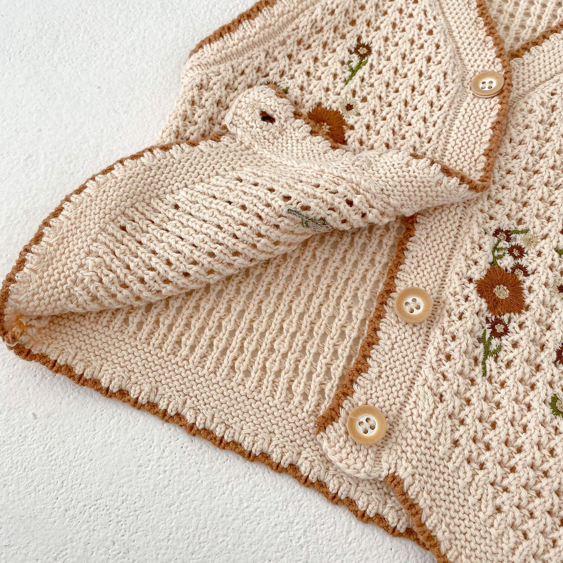 【BABY】透かし刺繡フラワーベスト CawaKomostore
