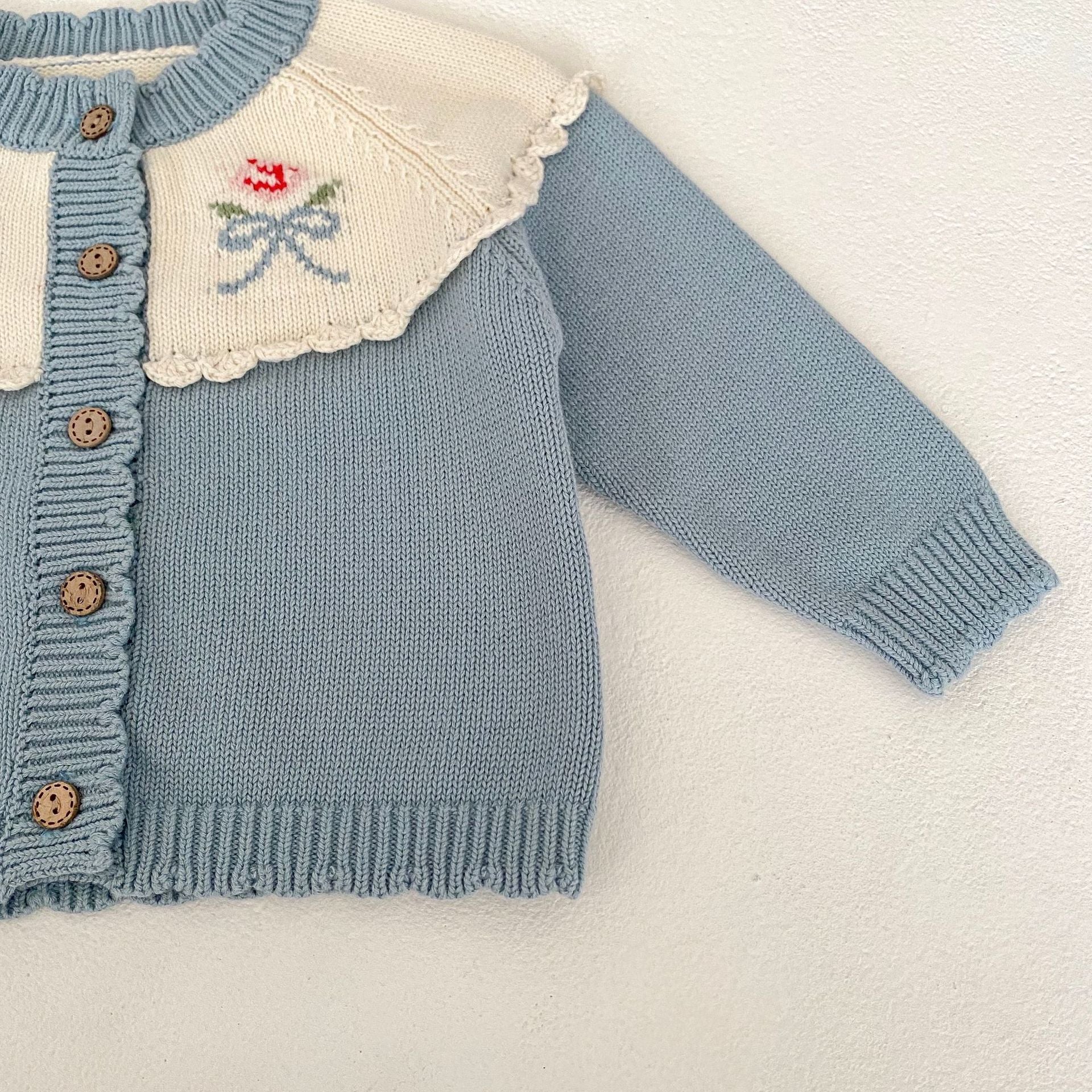 【BABY】フラワー刺繡フリルカーディガン / サロペット CawaKomostore
