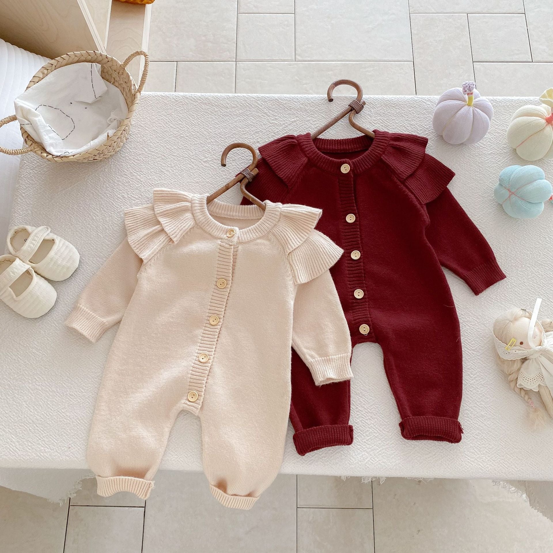 【BABY】フリルショルダーニットカバーオール