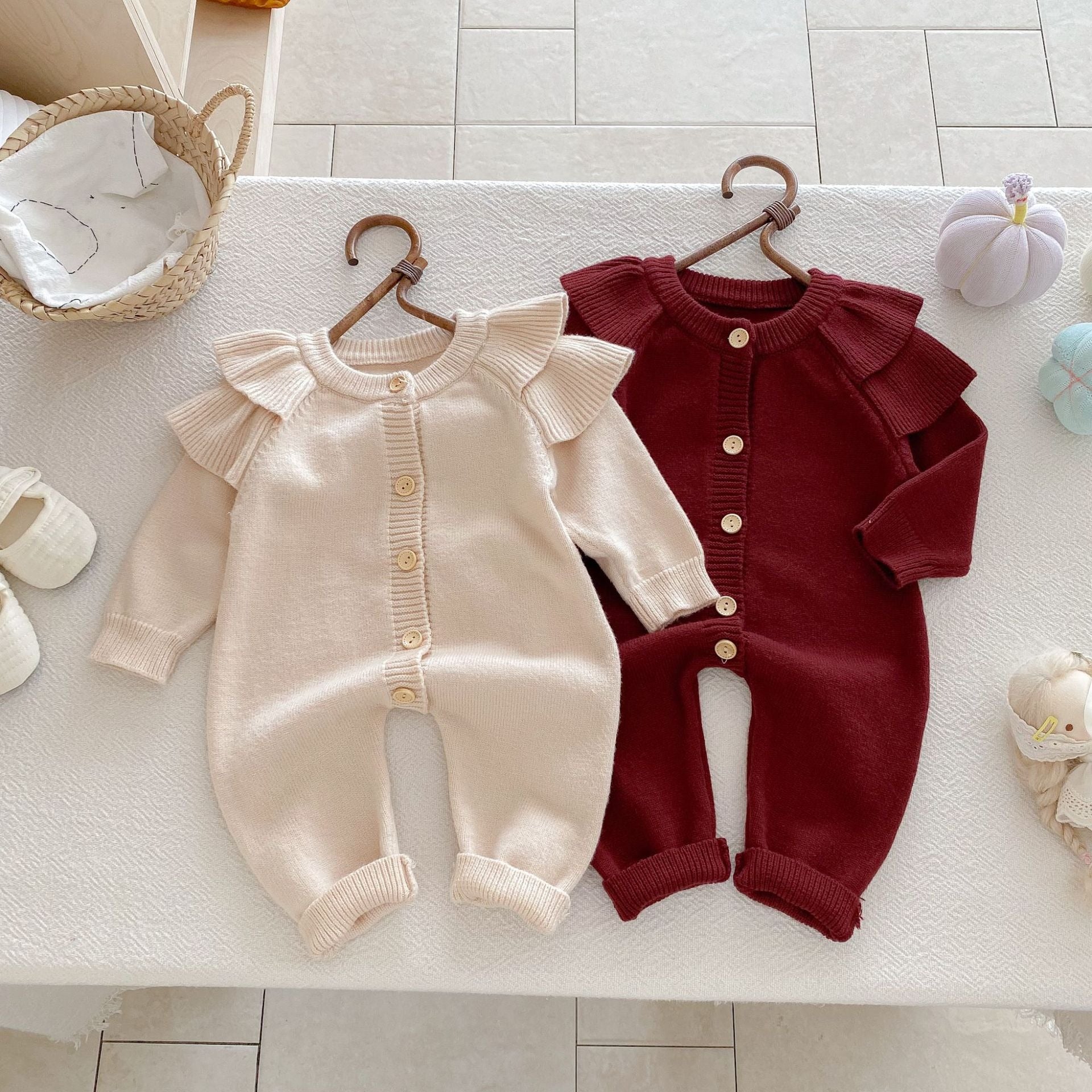 【BABY】フリルショルダーニットカバーオール