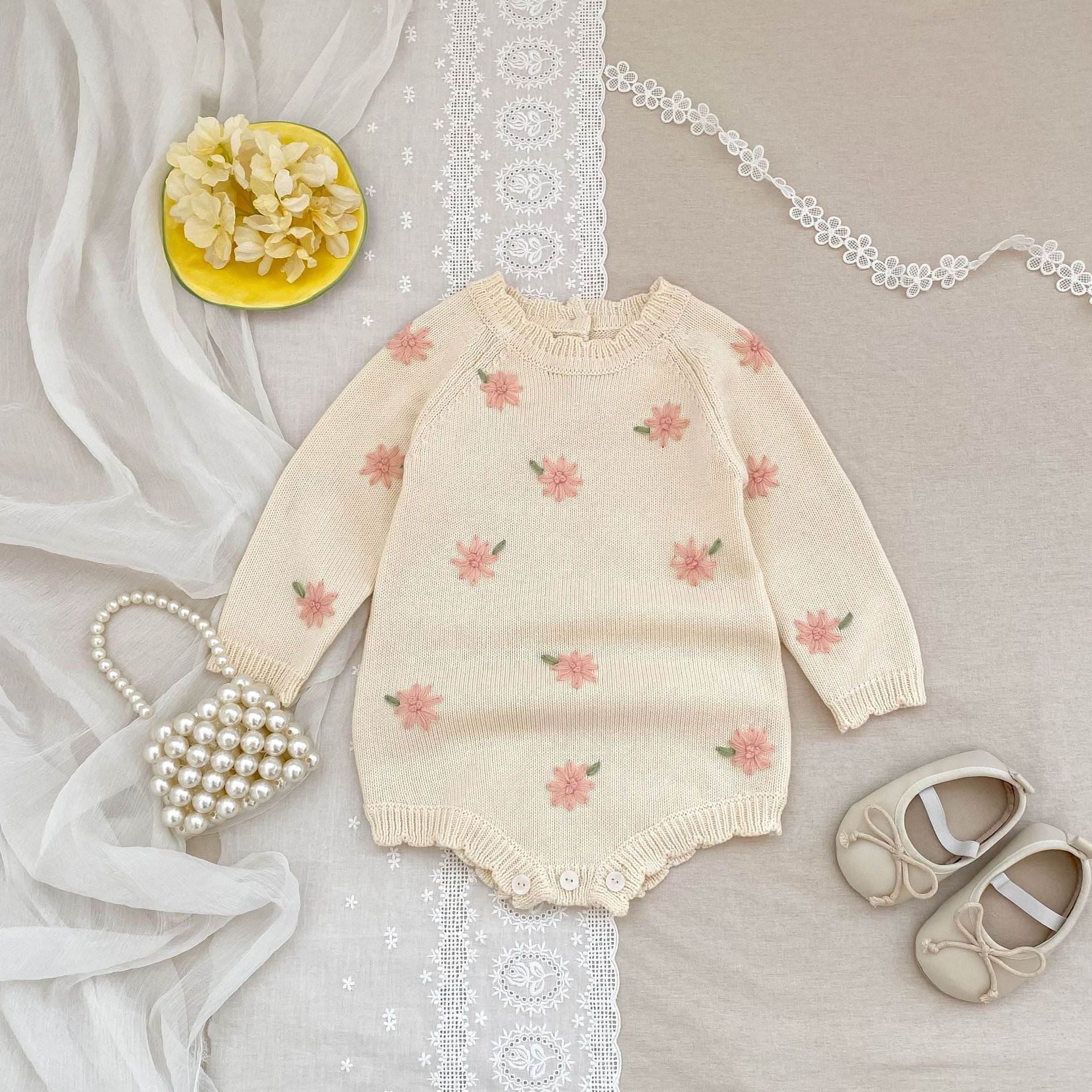 【BABY】2025秋新作 フラワー刺繍ニットロンパース