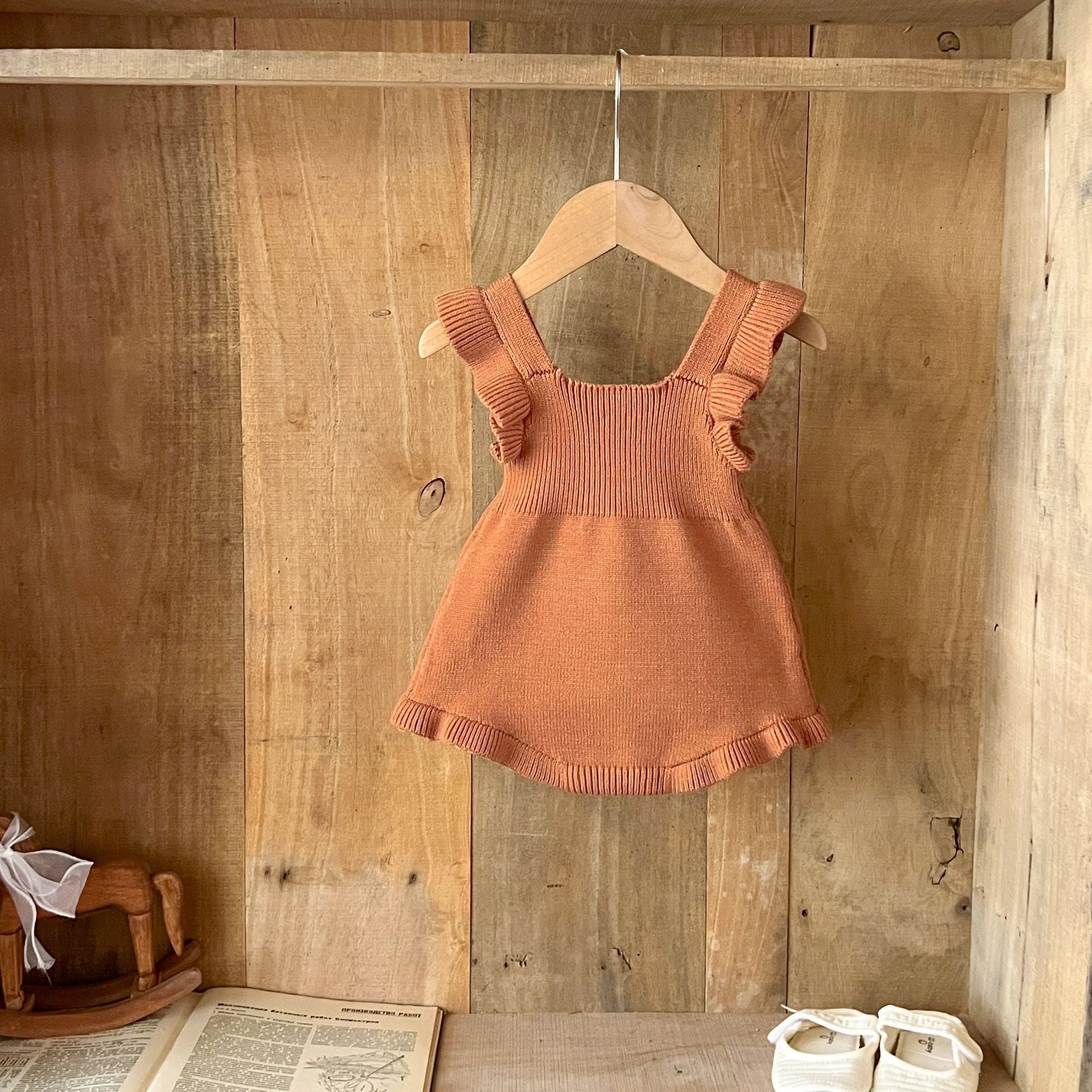 【BABY】フリルショルダーニットサロペット