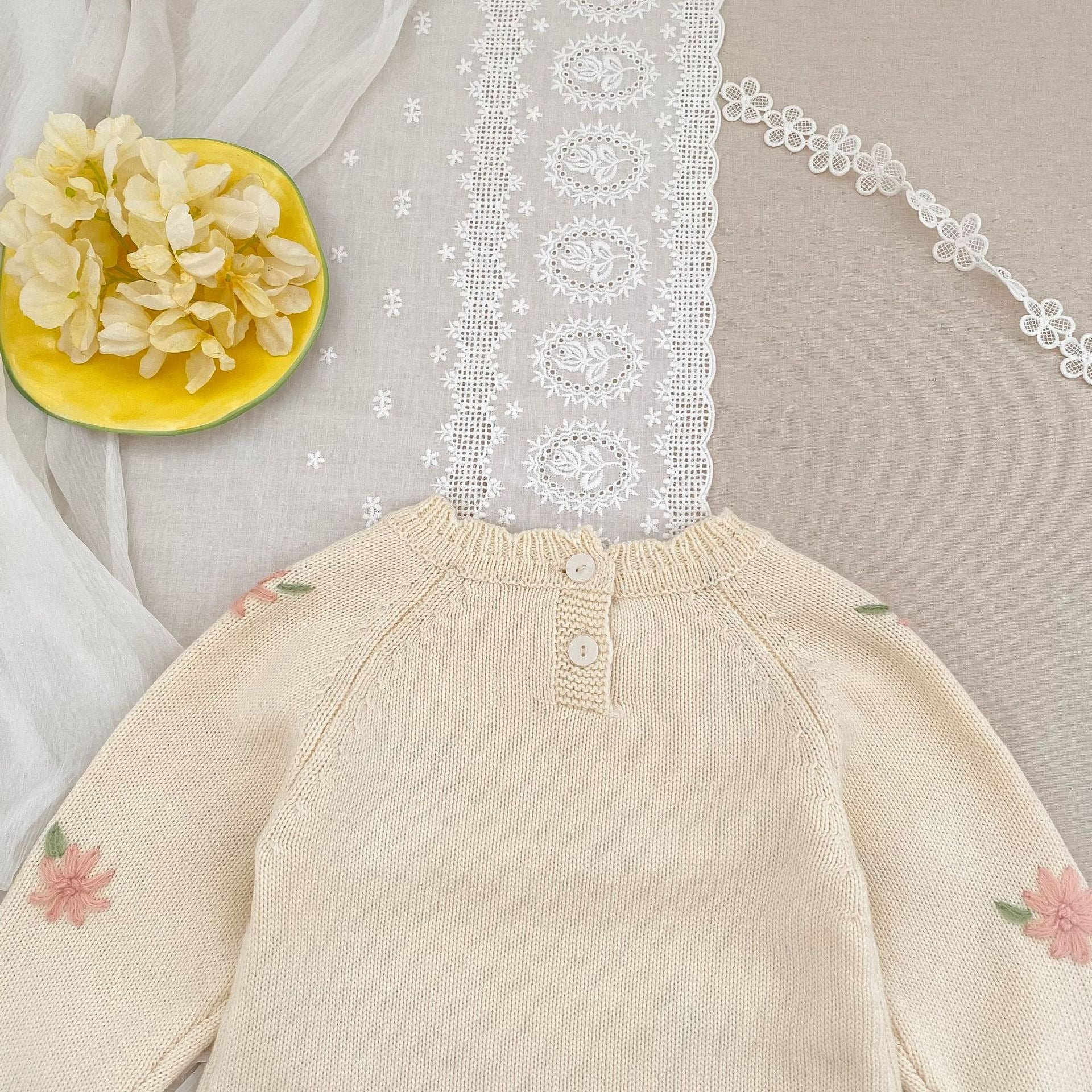 【BABY】2025秋新作 フラワー刺繍ニットロンパース