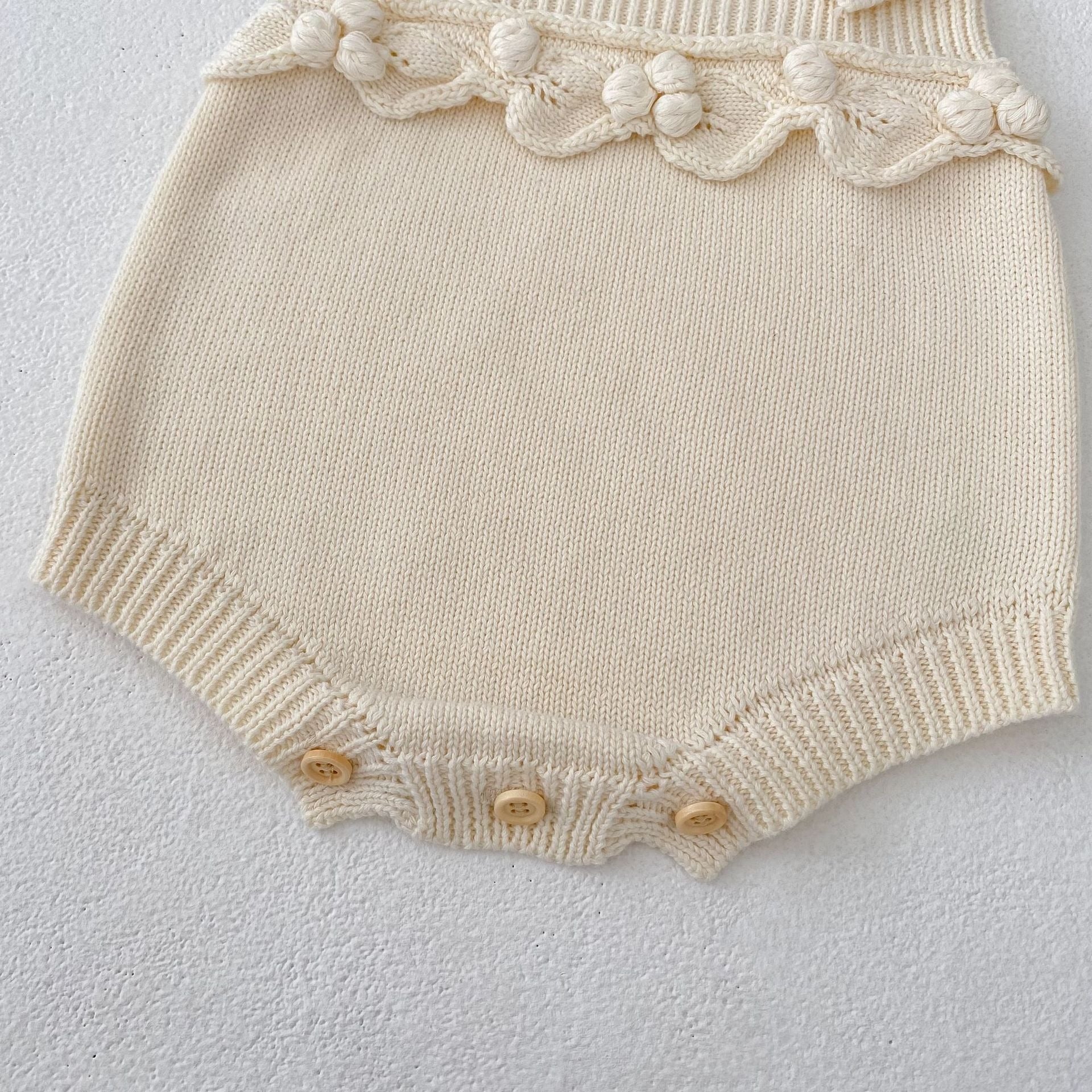 【BABY】フリルショルダー ニットロンパース
