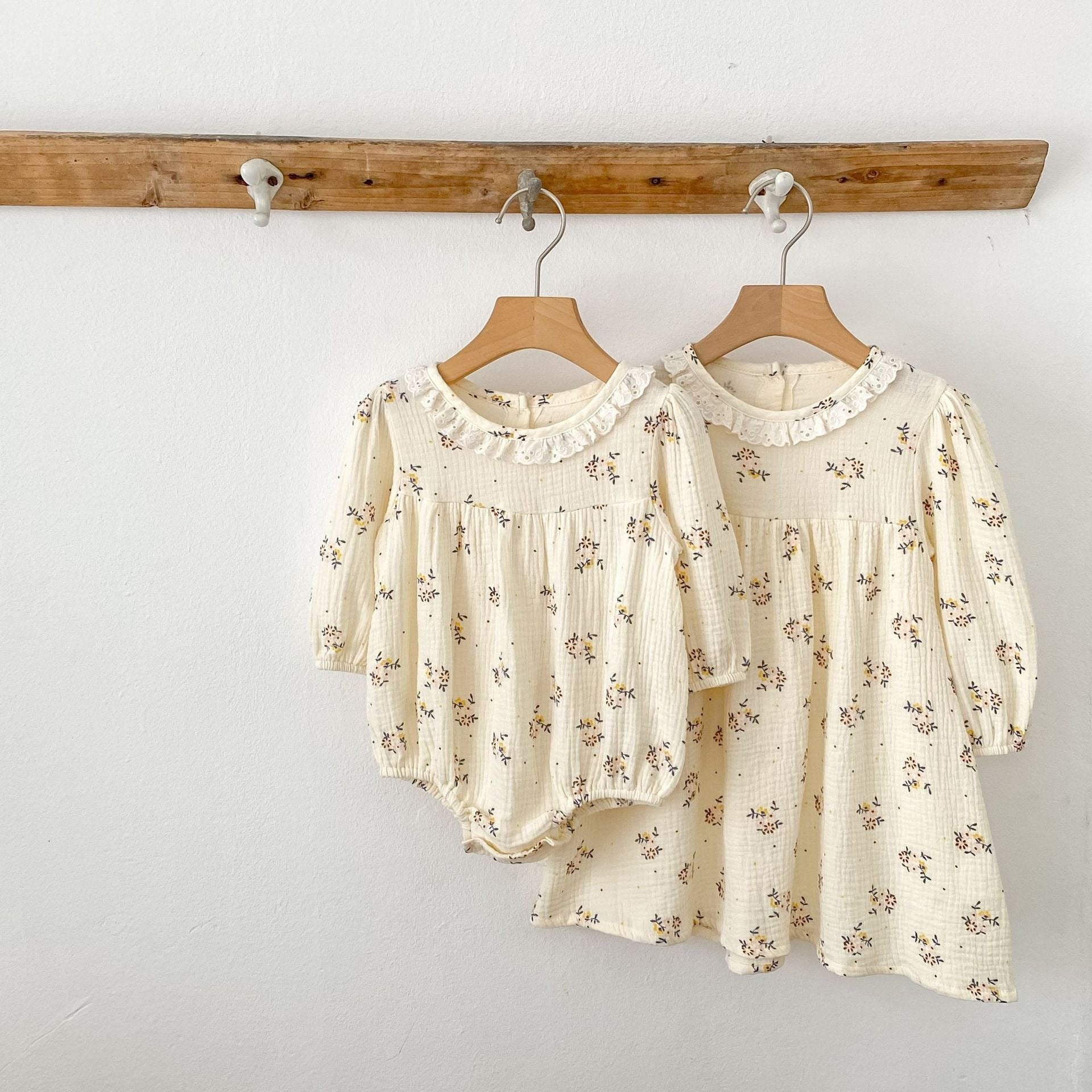 【BABY】小花柄ペアリング ロンパース/ワンピース（秋冬シーズン）