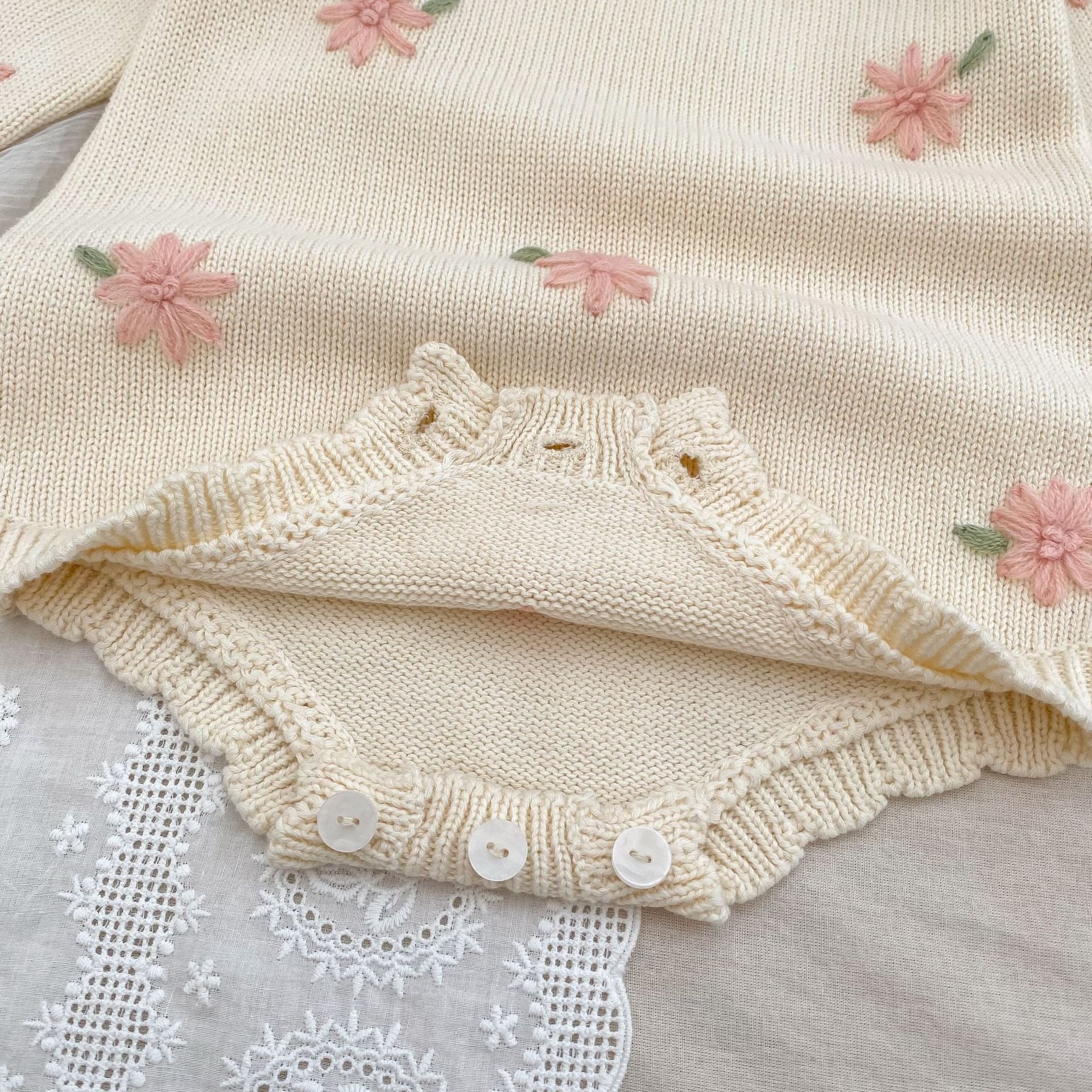 【BABY】2025秋新作 フラワー刺繍ニットロンパース