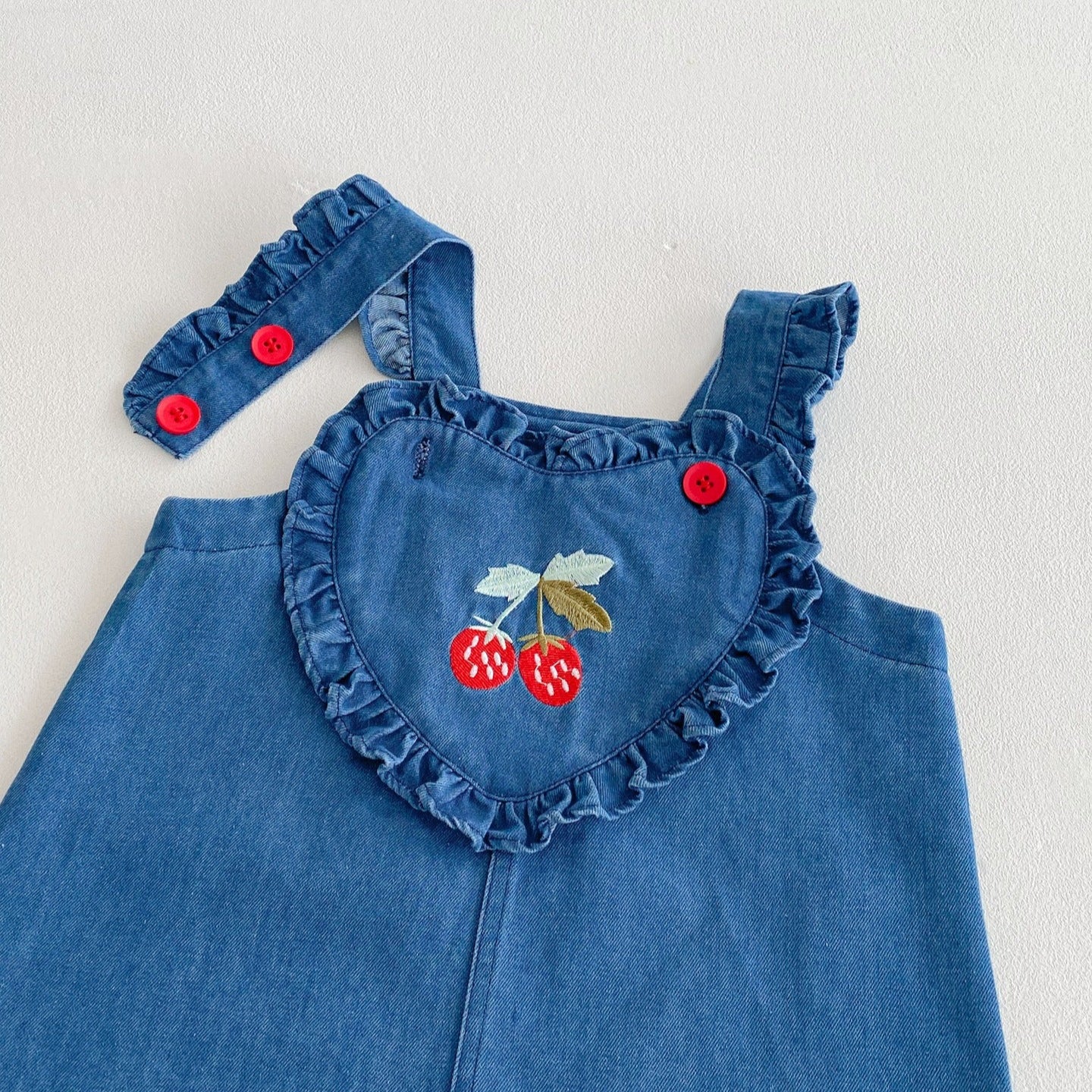 【BABY】チェリー刺繍デニムセットアップ(サロペット＆Tシャツ)