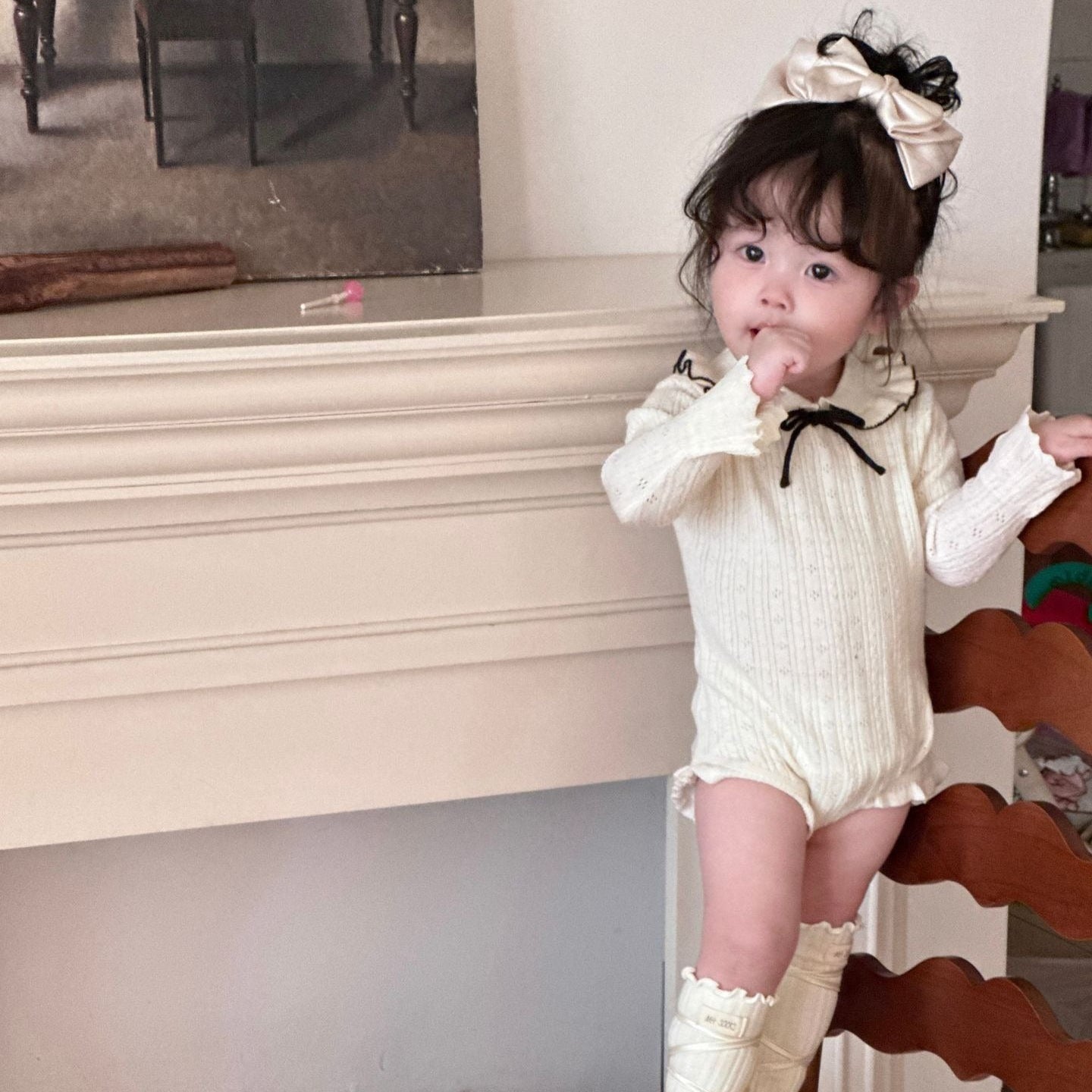 【BABY】 ナチュラルガーリーフリルロンパース