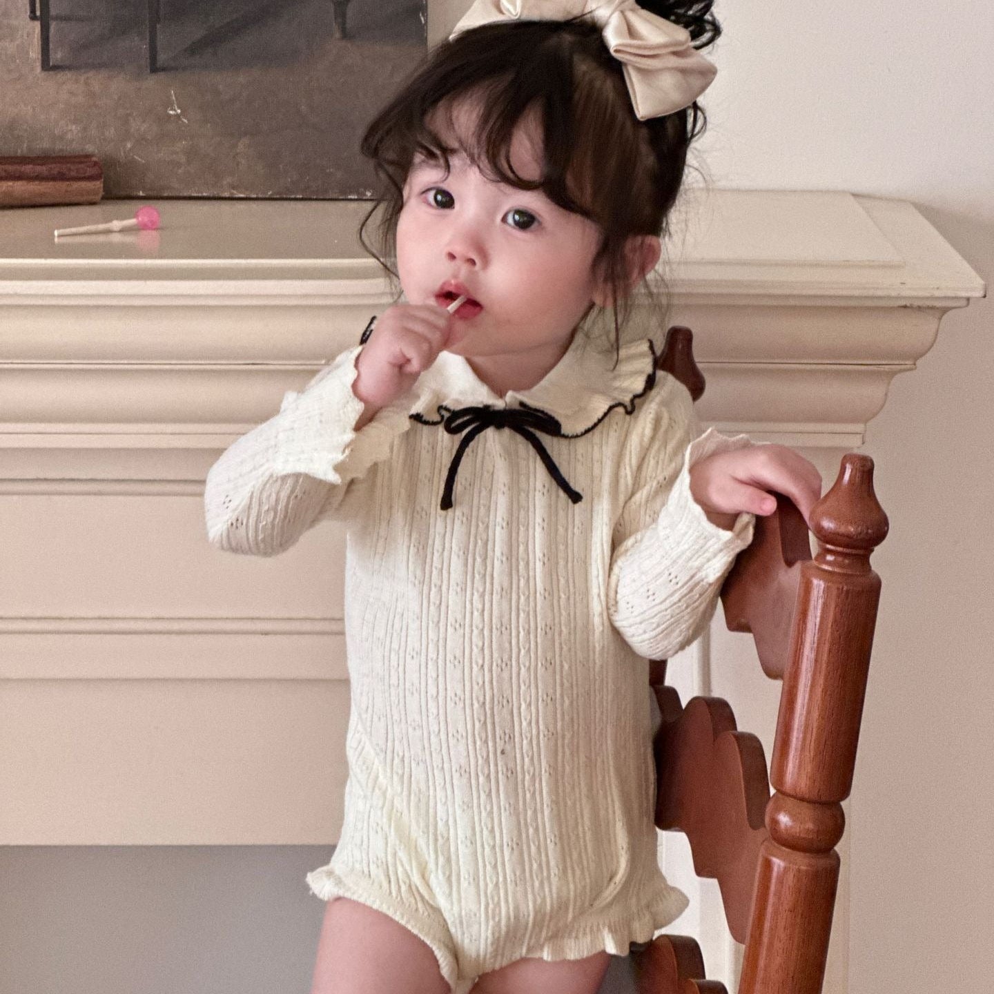 【BABY】 ナチュラルガーリーフリルロンパース