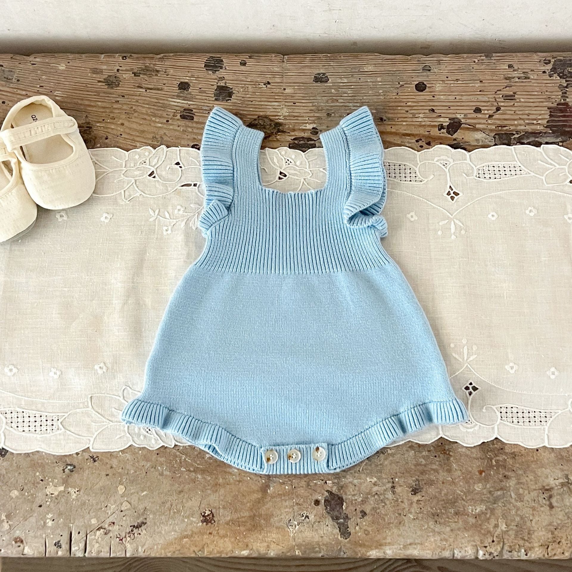 【BABY】フリルショルダーニットサロペット