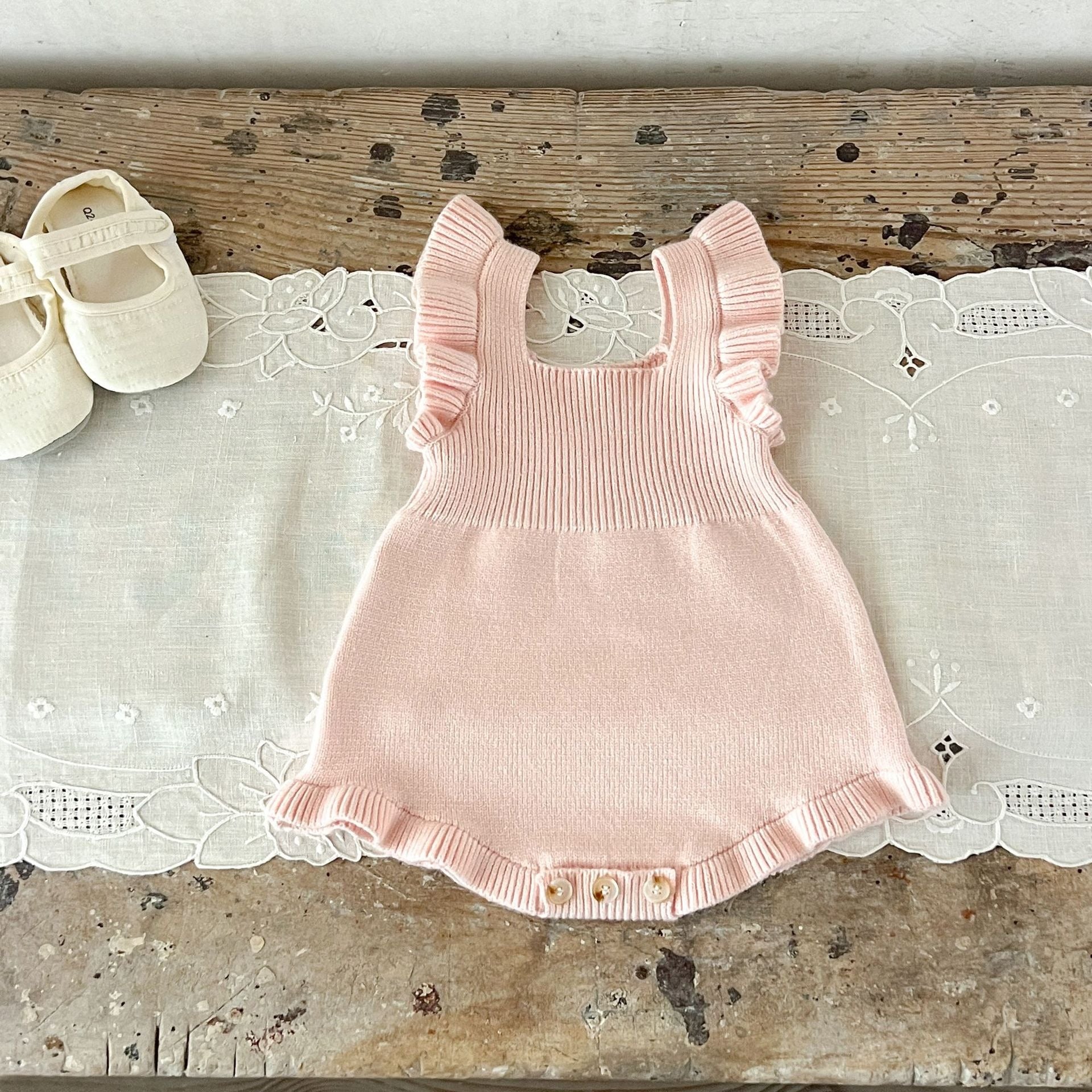 【BABY】フリルショルダーニットサロペット