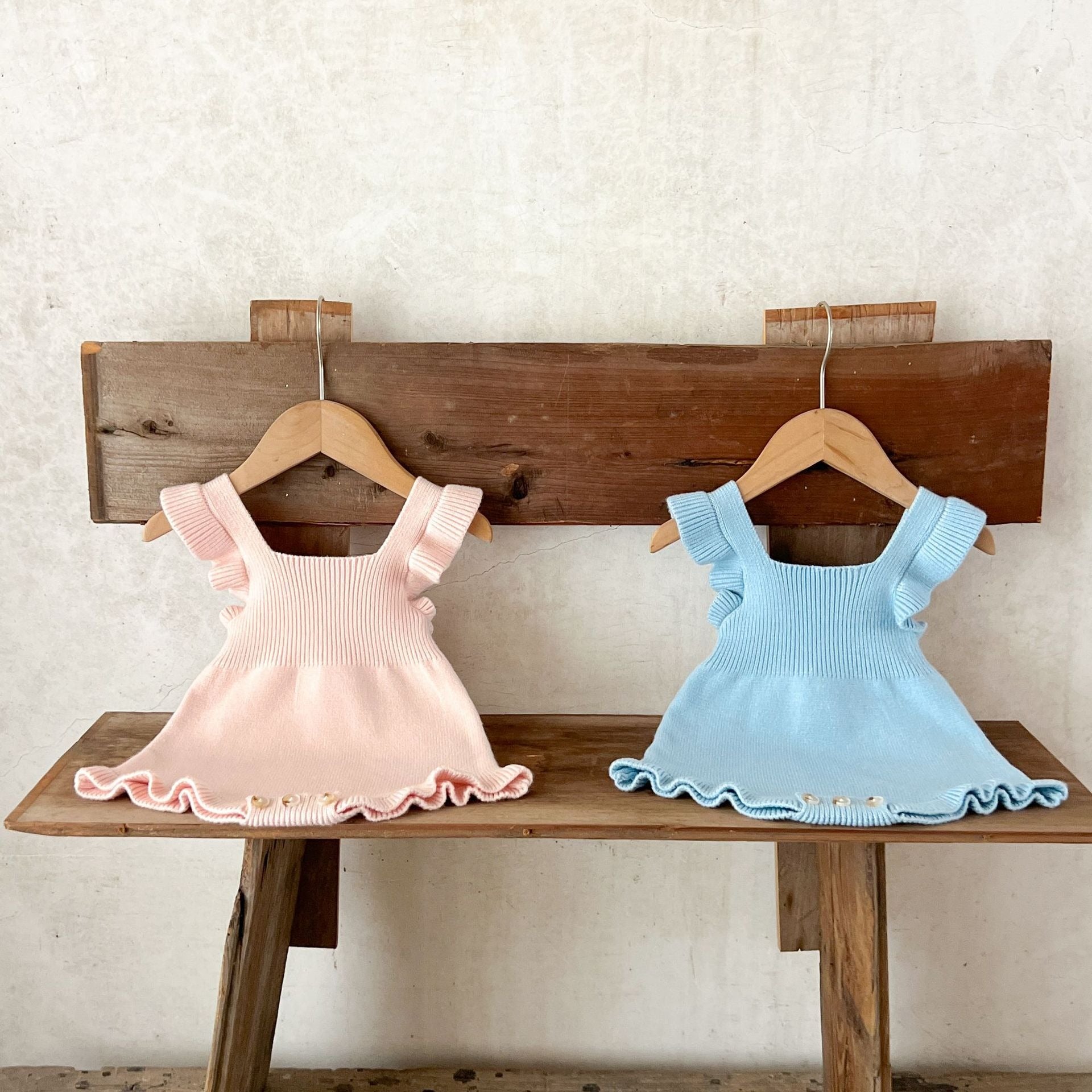 【BABY】フリルショルダーニットサロペット