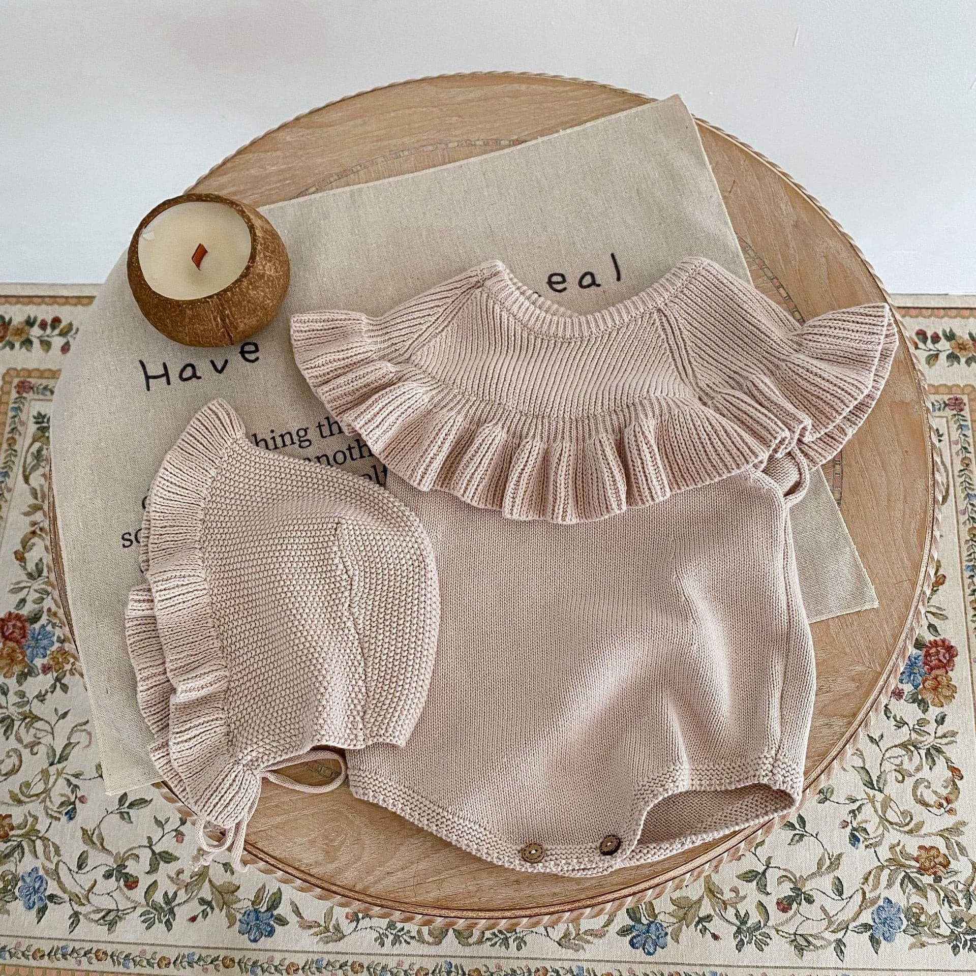 【BABY】フレンチスリーブフリルニットロンパース/ボンネット CawaKomostore