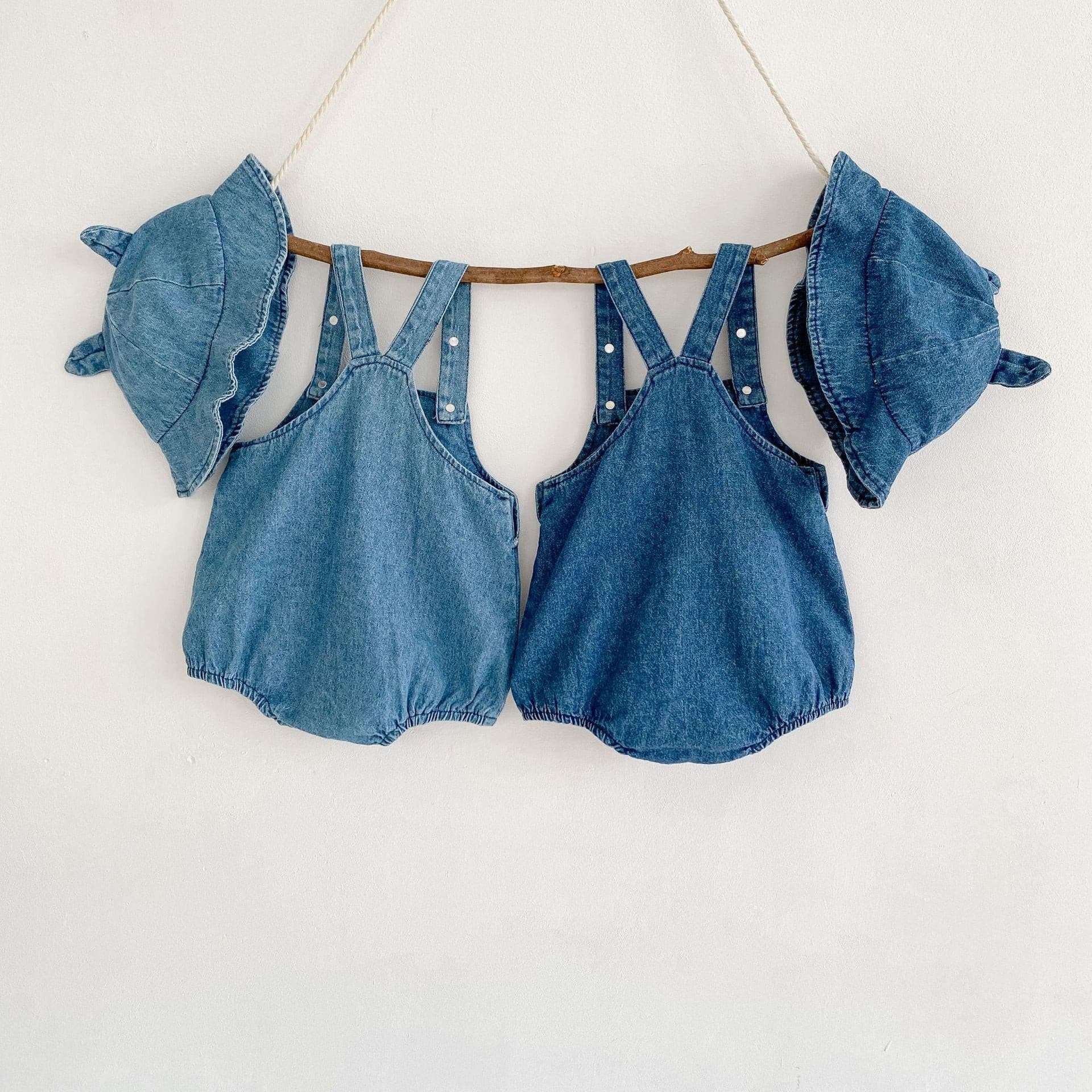 【BABY】今季大注目 デニムハーフサロペット(帽子付き) CawaKomostore