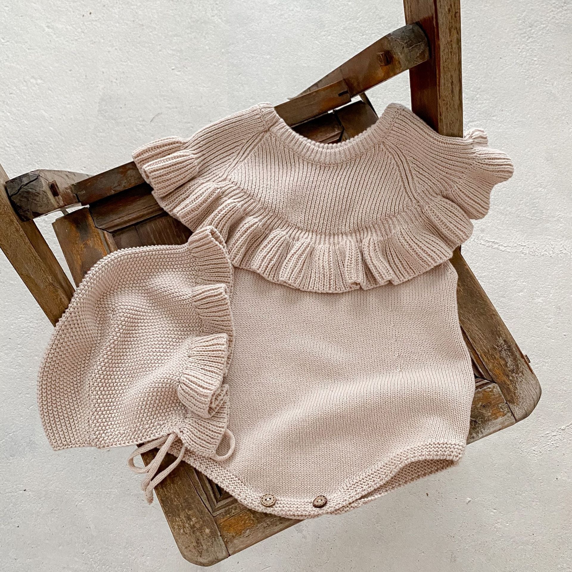 【BABY】フレンチスリーブフリルニットロンパース/ボンネット CawaKomostore