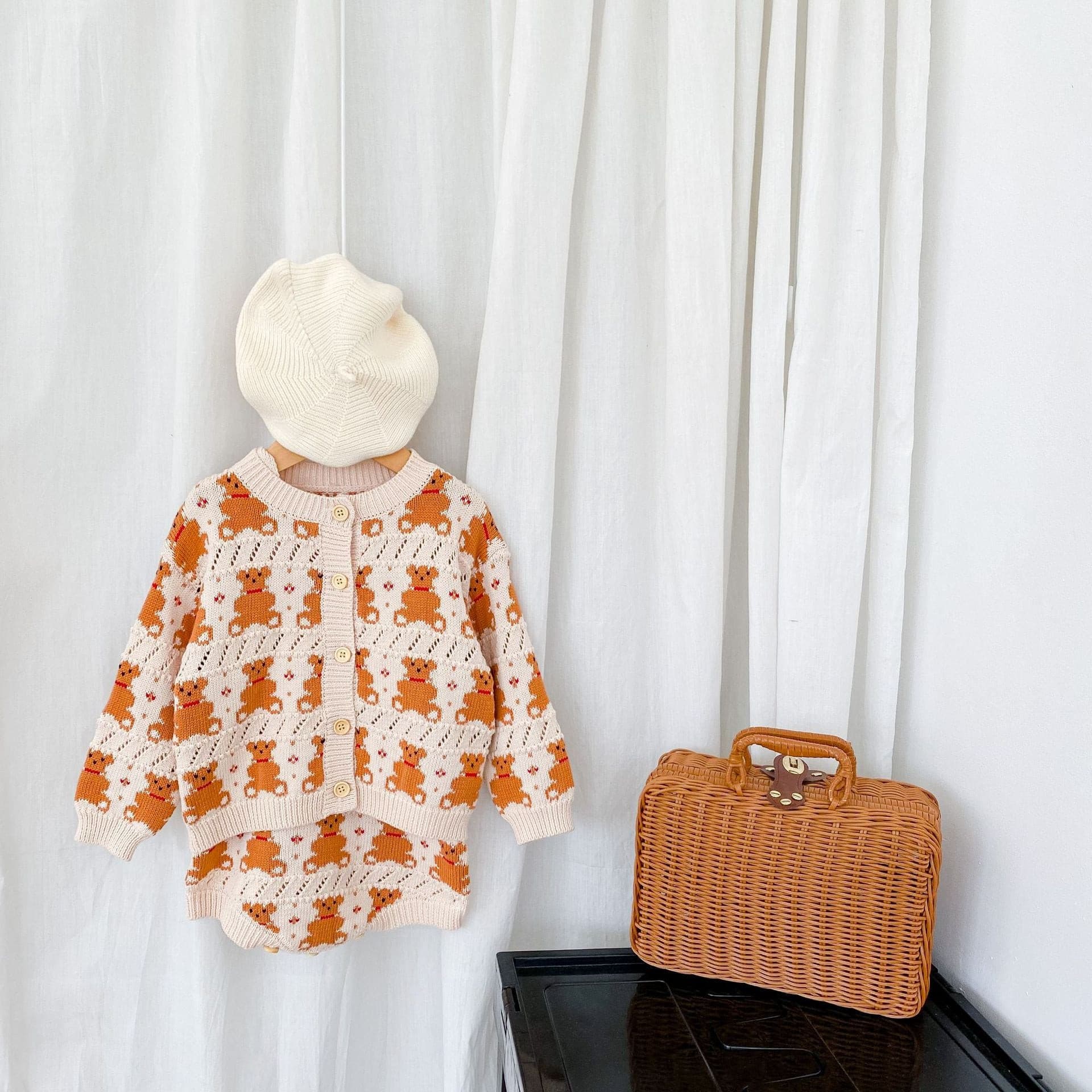 【BABY】クマ総柄ニットカーディガン/サロペット CawaKomostore