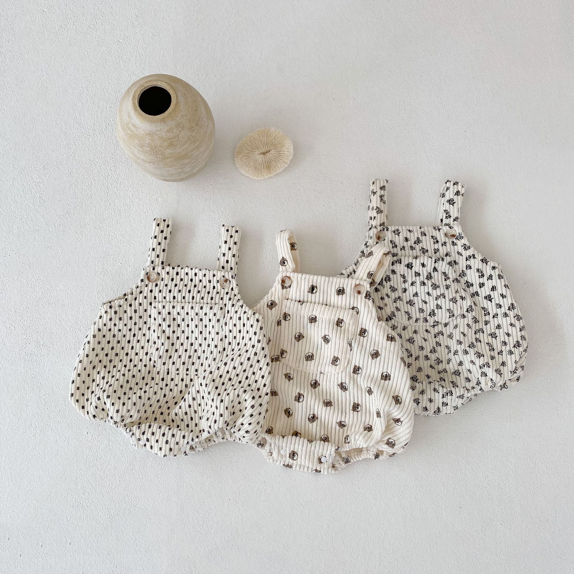 【BABY】総柄やわらかコーデュロイサロペット CawaKomostore