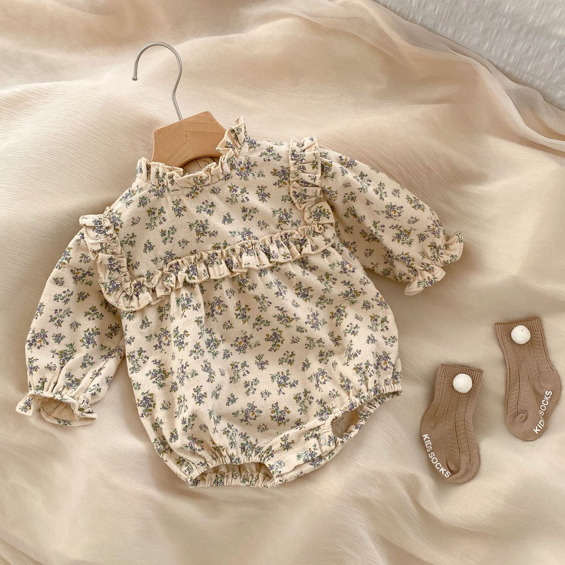 【BABY】スクエアフリルデザインロンパース CawaKomostore