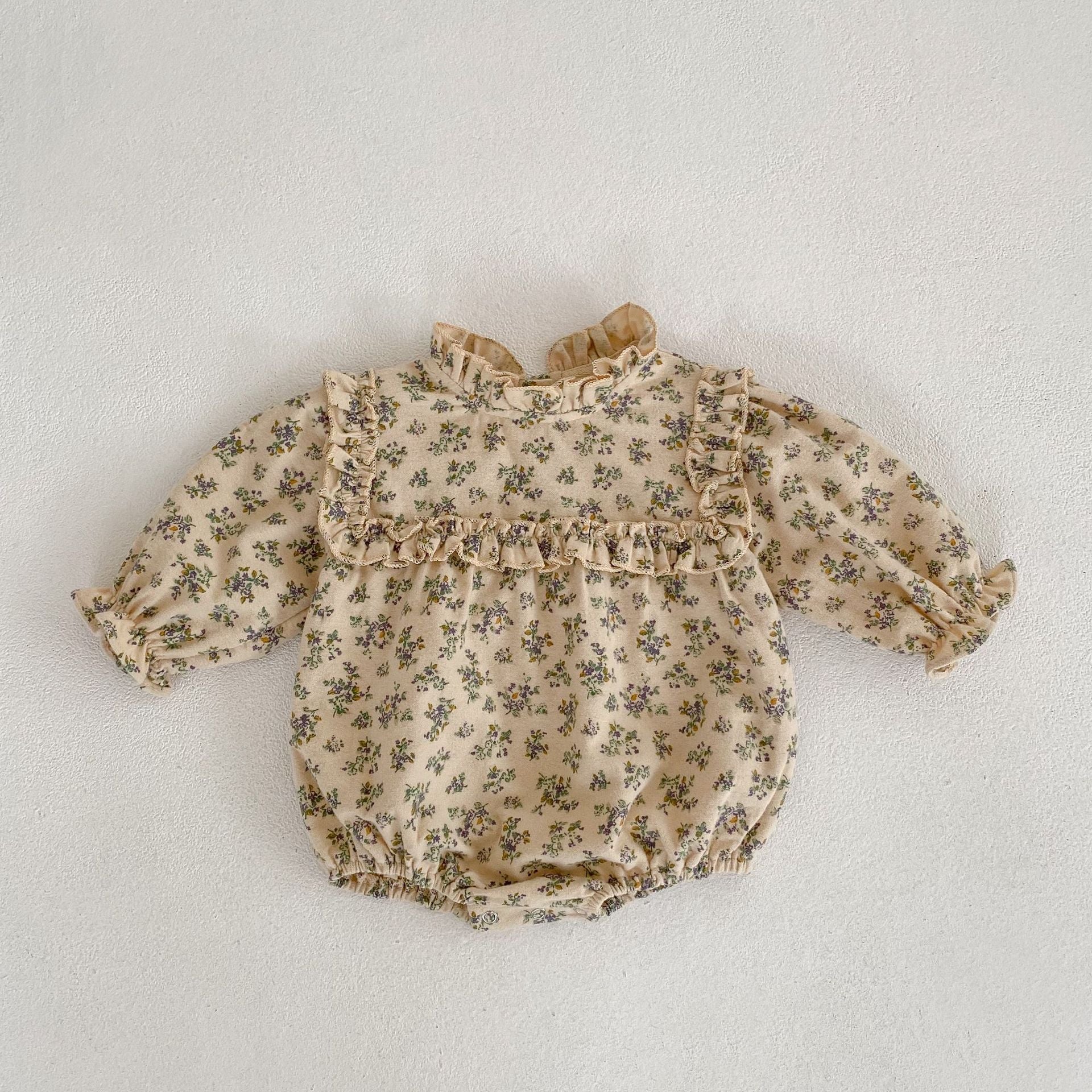 【BABY】スクエアフリルデザインロンパース CawaKomostore