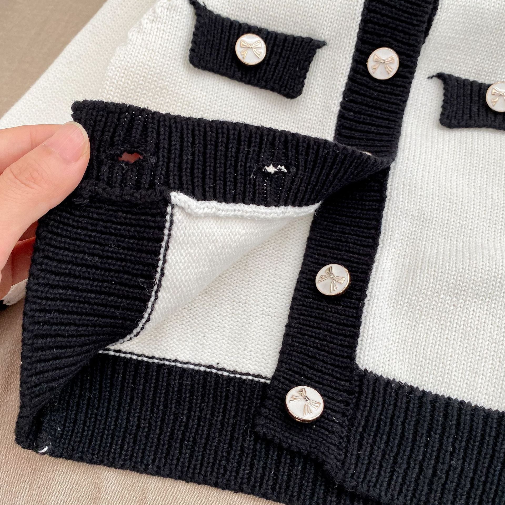 【BABY】モノクロニットカーディガン/サロペット CawaKomostore
