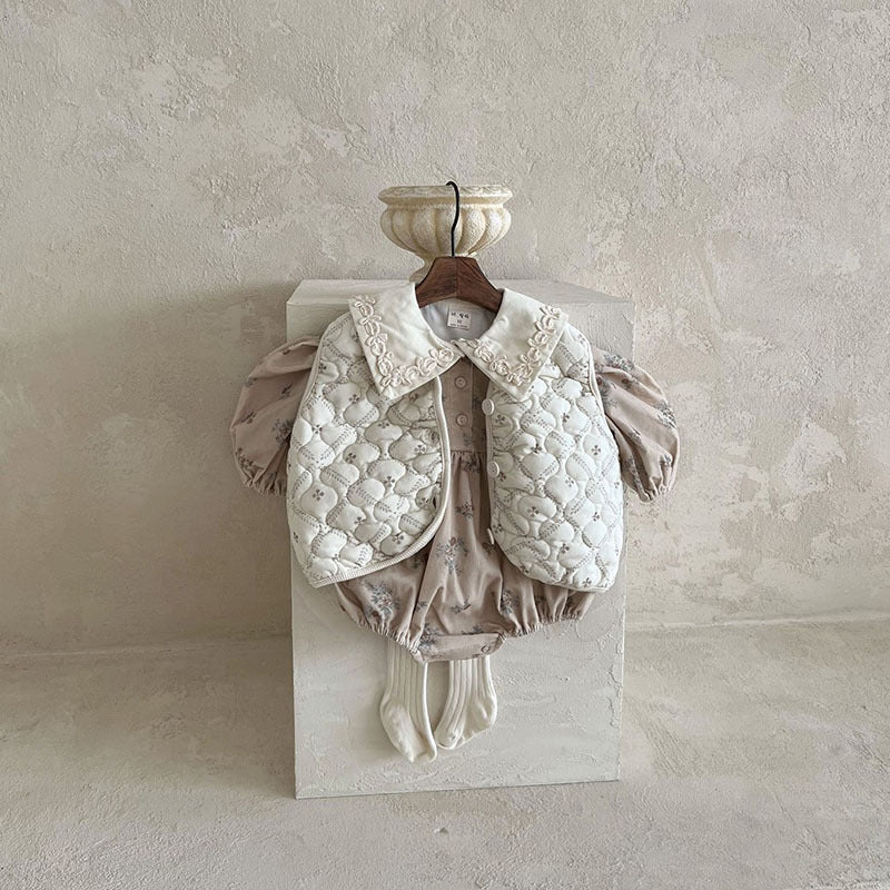 【BABY】刺繍角襟フラワー柄ロンパース　 CawaKomostore