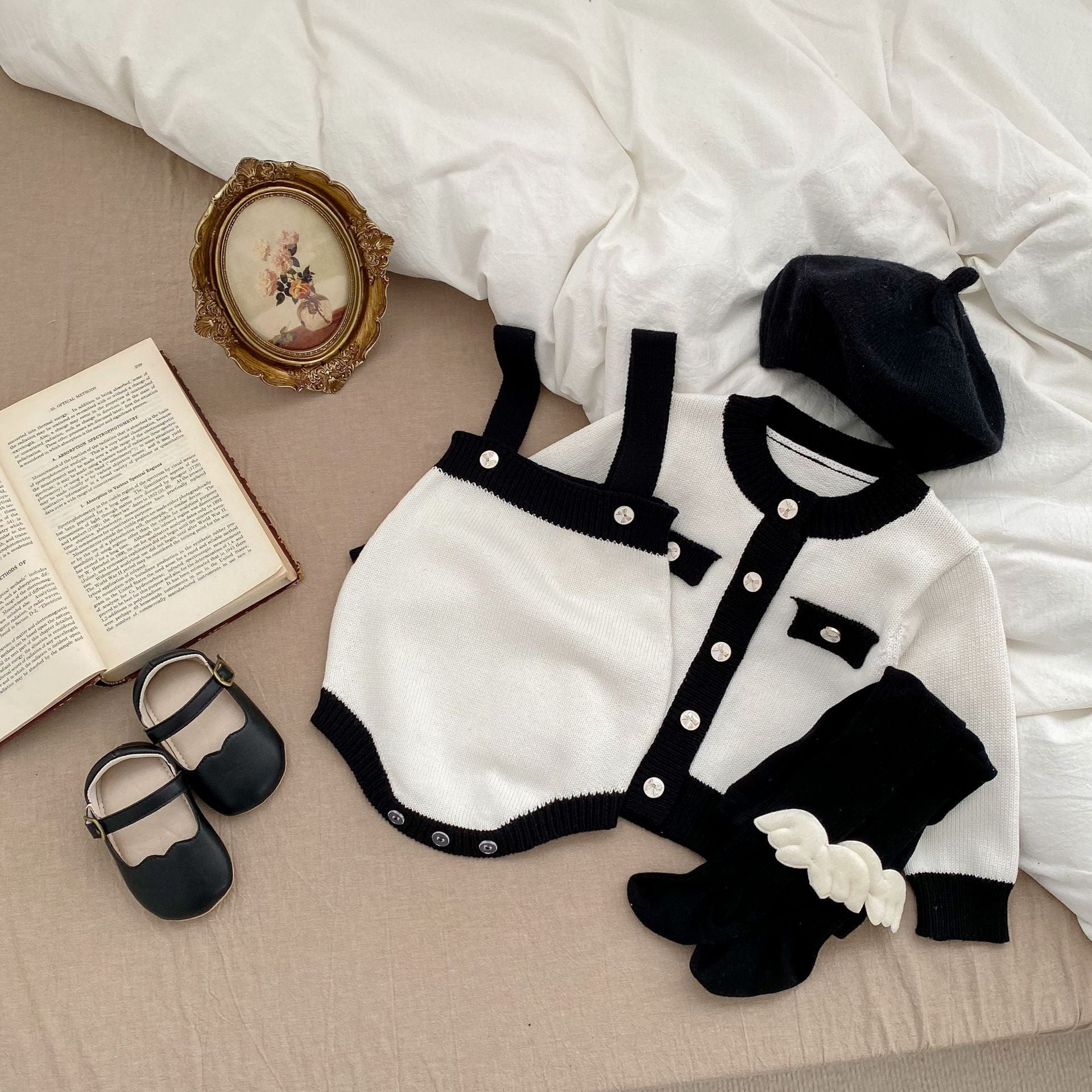 【BABY】モノクロニットカーディガン/サロペット CawaKomostore