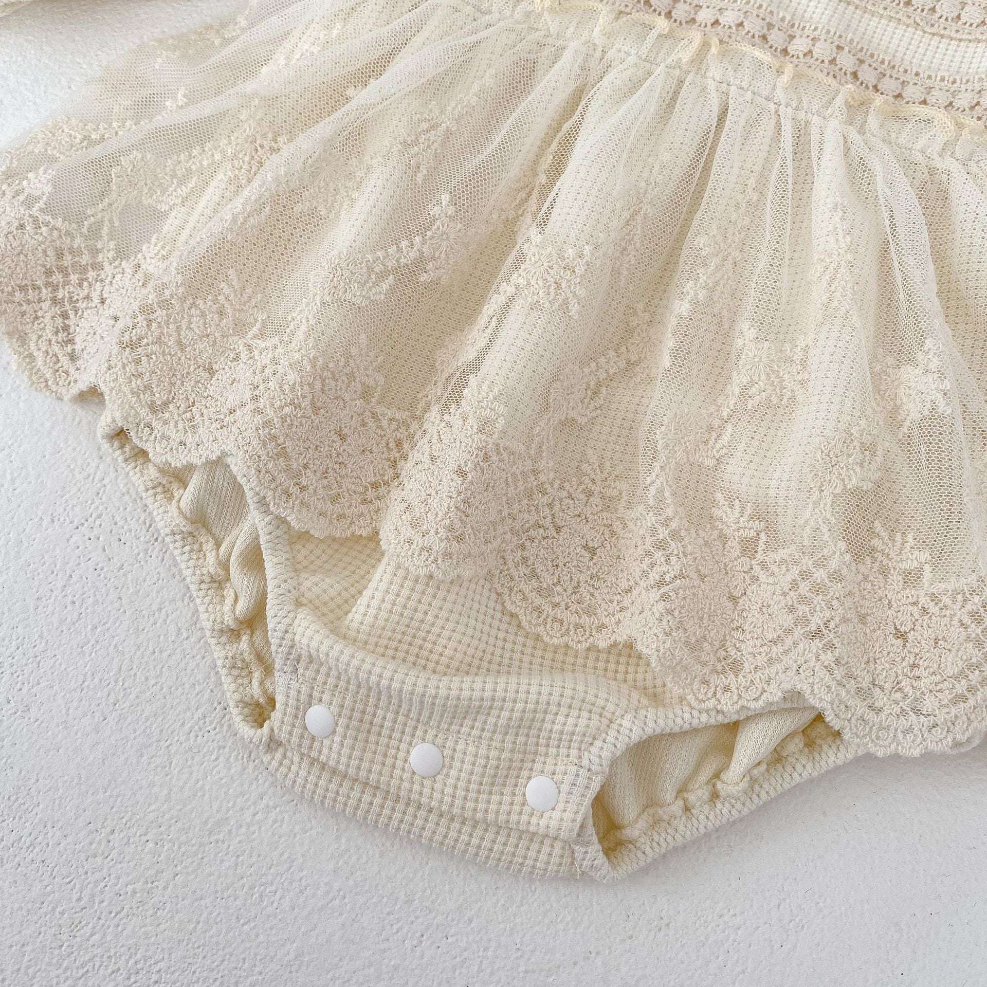 【BABY】フリルネック刺繍レースドレスロンパース CawaKomostore