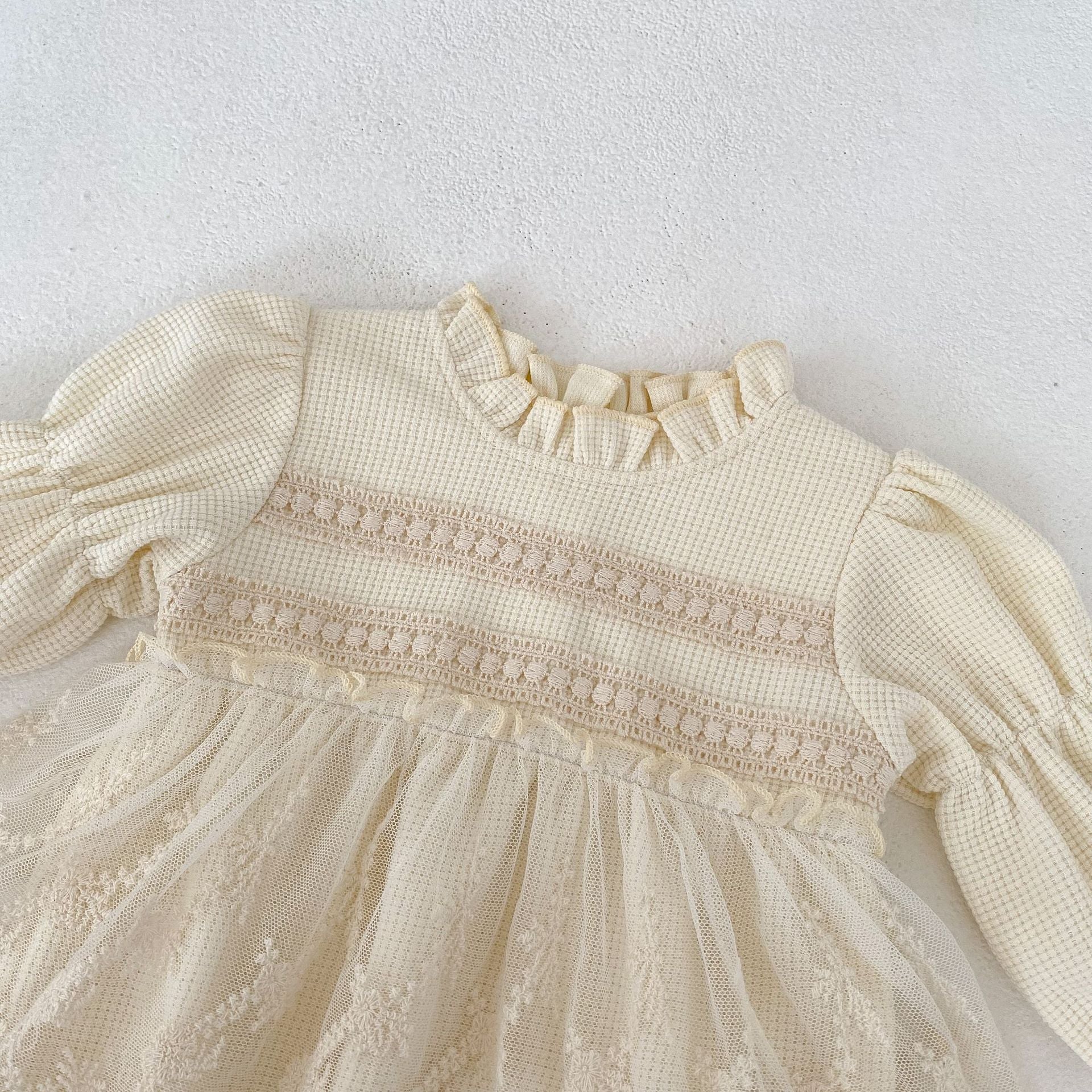 【BABY】フリルネック刺繍レースドレスロンパース CawaKomostore
