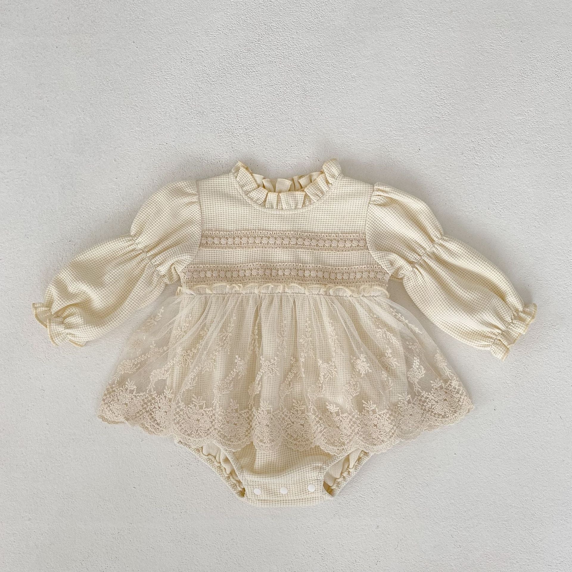 【BABY】フリルネック刺繍レースドレスロンパース CawaKomostore