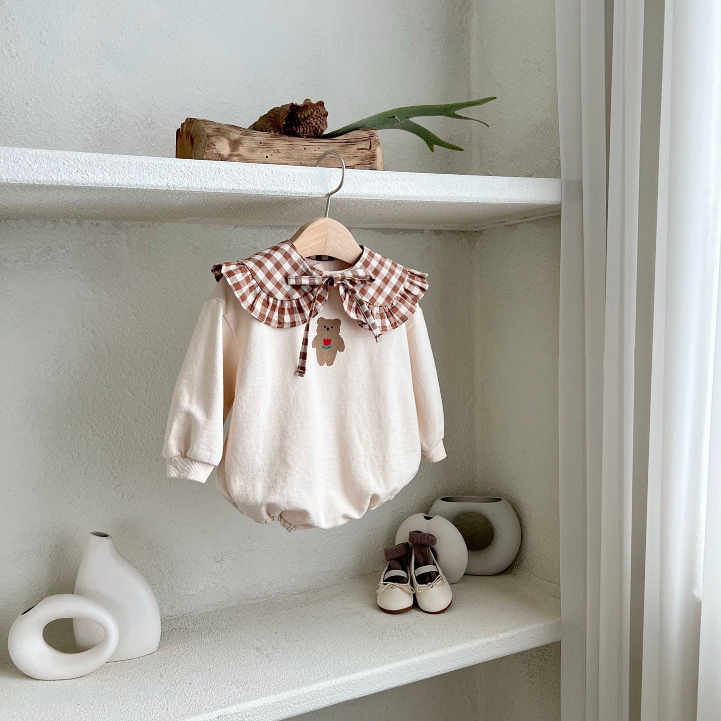 【BABY】くまちゃんロンパース(チェックフリルカラー付き) CawaKomostore